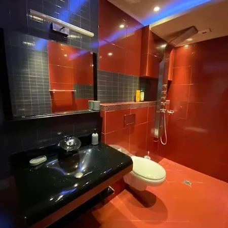 Apartament Modern 1br With Garden View & Free Street Parking